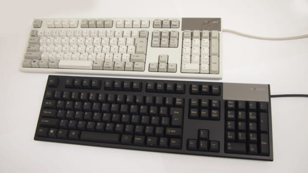 写真上：REALFORCE S R2S-JPV-IV / 写真下：REALFORCE S R2S-JP4-BK REALFORCEの特長とR2シリーズからの変更点