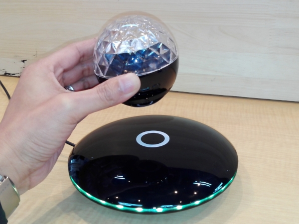 「Flash LED」ボールをゆっくりのせるところ