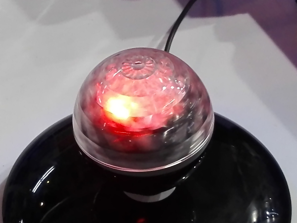 「Flash LED」ボールがまわりながら赤色LEDの瞬間