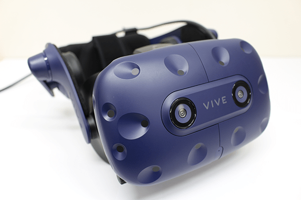 VIVE ProはHMD前面にカメラが2基搭載