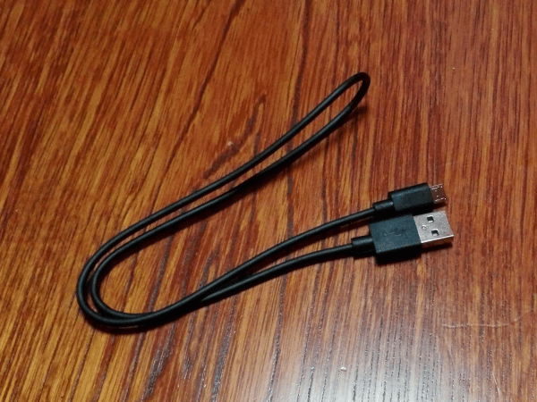 付属のmicroUSBケーブル