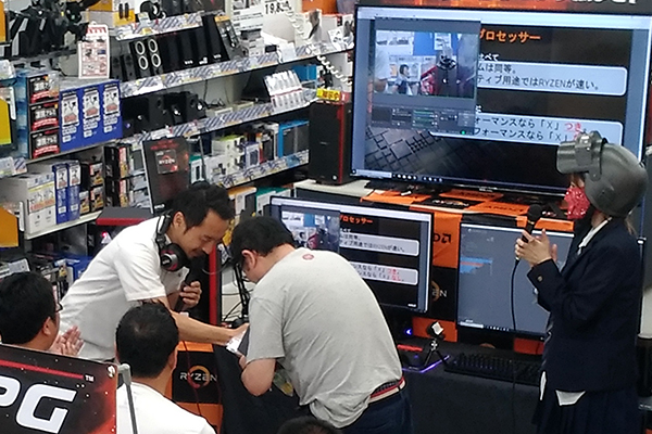 じゃんけん大会の勝者に手渡しで商品授与です！