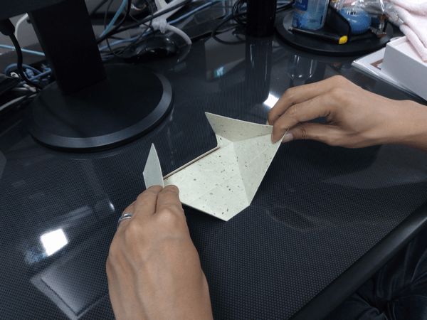 スマホ・タブレット・ノートパソコンに対応した「Foldable2」の折り方1-手順①