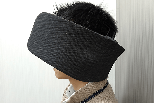 WEAR SPACEの左右パーティションの視野角調整(上向き)