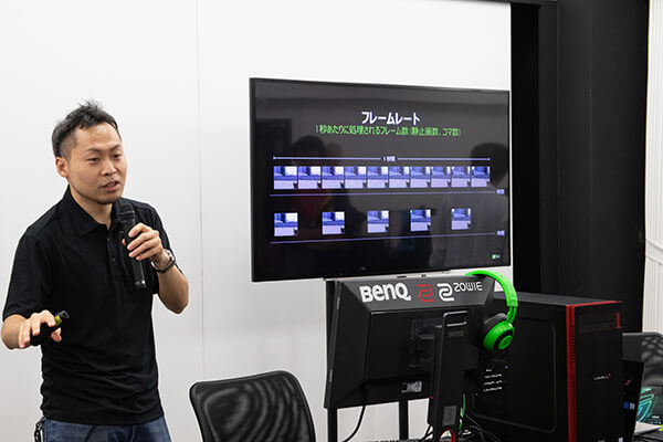 フレームレートの解説をおこなう NVIDIA 鈴木 悠里氏