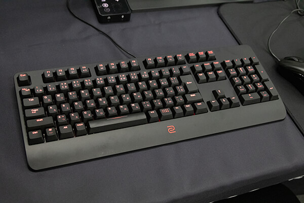 BenQ ZOWIE CELERITAS IIキーボード