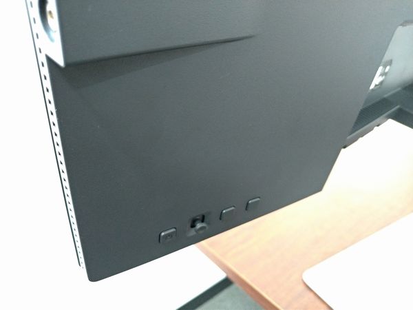 BenQ PD3220U の背面左下にあるコントロール部分