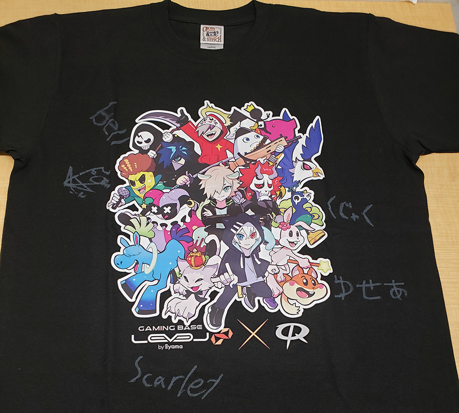 Crazy Raccoonメンバーのサイン入りTシャツ