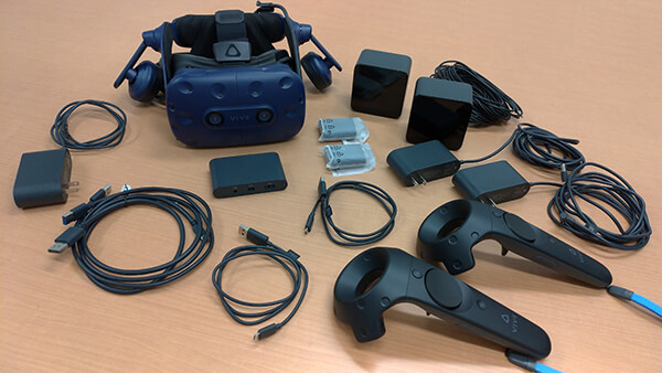 VIVE Proのアップグレードキット + VIVE CEのベースステーションとコントローラー