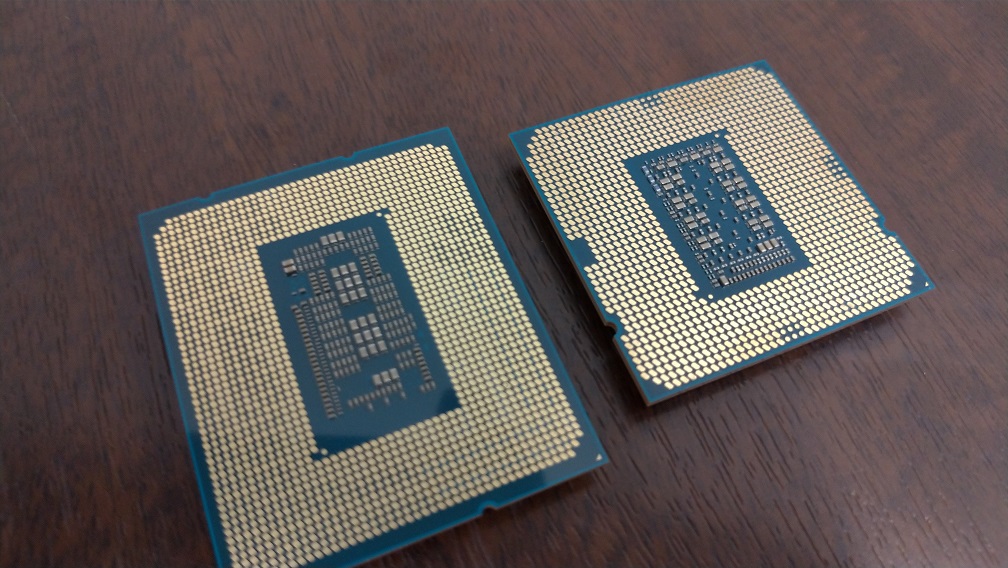 左：Core i9-12900K、右：Core i9-11900K 背面