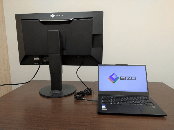 ColorEdge CS2740とUSB Type-C接続時の様子