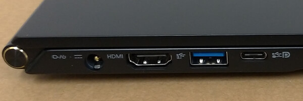 左側面：左からACアダプタ接続口、HDMI、USB 3.1、Thunderbolt 4（USB-Type-C）
