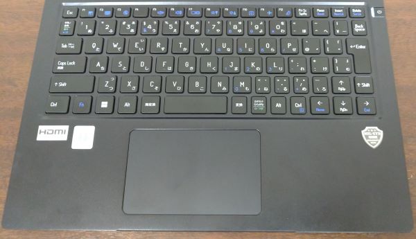 キーボードとタッチパッド