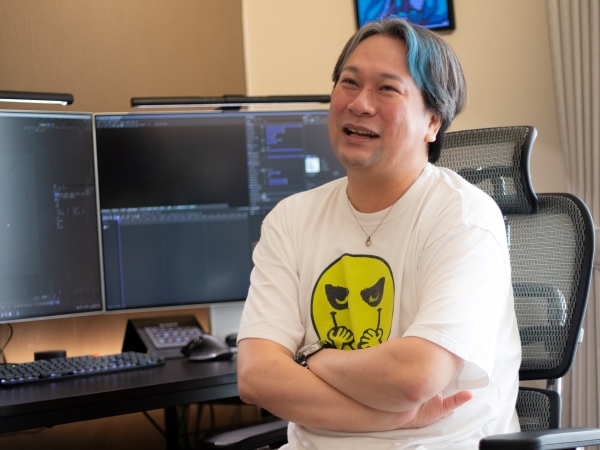 過去を振り返って語る朝倉さん