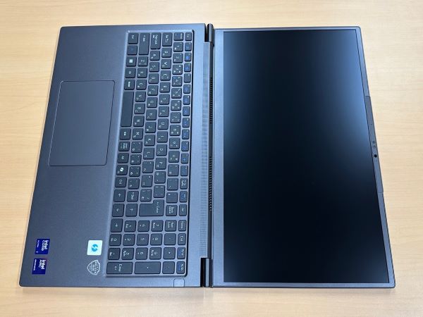 液晶パネルを最大まで開いた状態