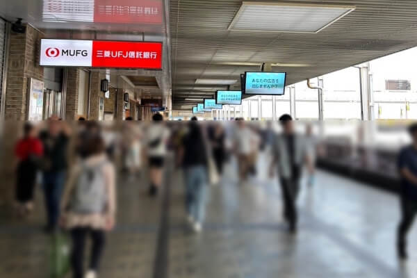 案内を左折し、小田急線町田駅を目指す