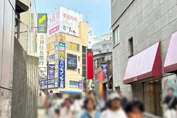 しばらく直進すると「三菱UFJ銀行町田駅前支店」の対面に「パソコン工房 町田店」