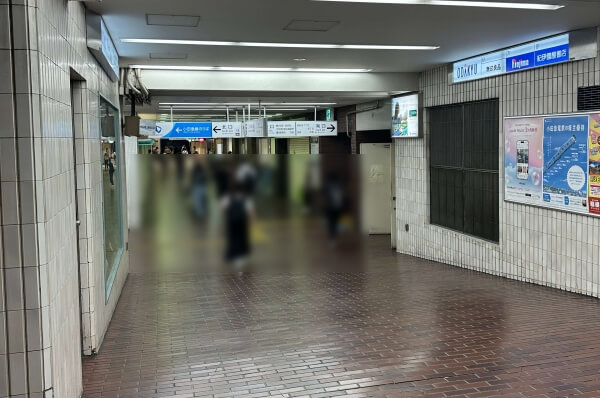 小田急線町田駅の南口改札を出て南口方面