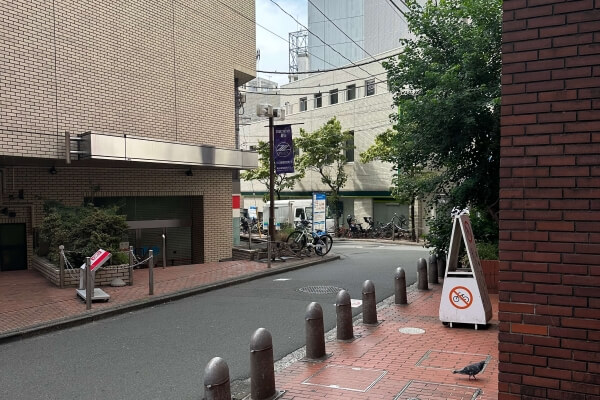 小田急線町田駅の南口を出て右折右折方面