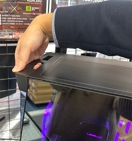 背面のコネクタ類