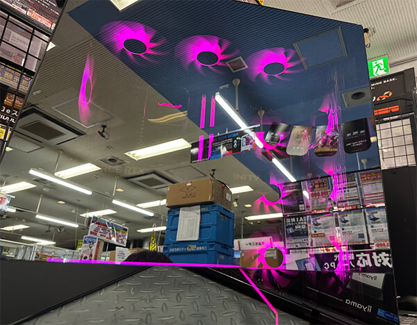 RGB LEDイルミネーションファンが点灯している様子