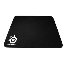＜パソコン工房＞ SteelSeries QcK / 63004 滑りが良く、狙い通りに止まる、まさにゲームにピッタリなマウスパッド。触感もデザインも良好。ゲーミング向け布製マウスパッド。柔らかくて扱いやすく、ゲーム時も大活躍!画像
