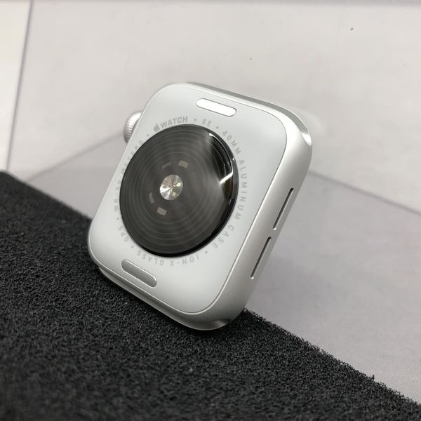 APPLE 〔中古〕Apple Watch SE 第2世代 GPS 40mm シルバーアルミニウム