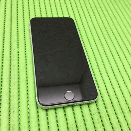 〔中古〕iPhoneSE 第2世代 128GB ホワイト MHGU3J/A docomoロック解除SIMフリー(中古1ヶ月保証)