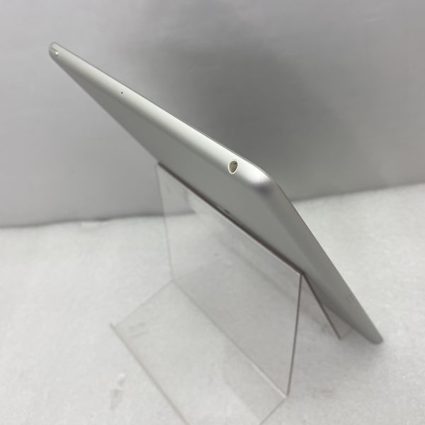 iPad 第8世代 32GB シルバー MYLA2J/A Apple iPad 10.2インチ 第8世代 Wi-Fi 32GB 2020年秋モデル