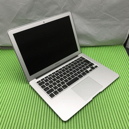 〔中古〕MacBook Air 13.3-inch Mid-2017 MQD42J/A〔10.15 Catalina〕 (第5世代)デュアルコア Intel® Core™ i5 プロセッサー (1.8GHz)/8GB/256GB SSD/Intel HD Graphics 6000(中古1ヶ月保証)