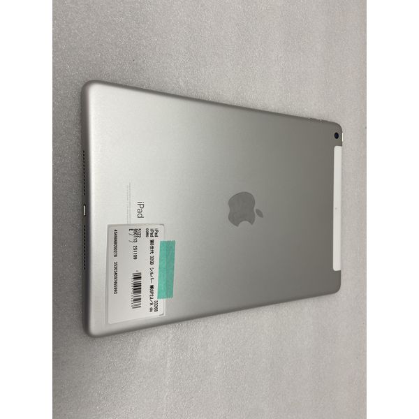 APPLE 〔中古〕iPad 第6世代 32GB シルバー MR6P2J／A docomo（中古1