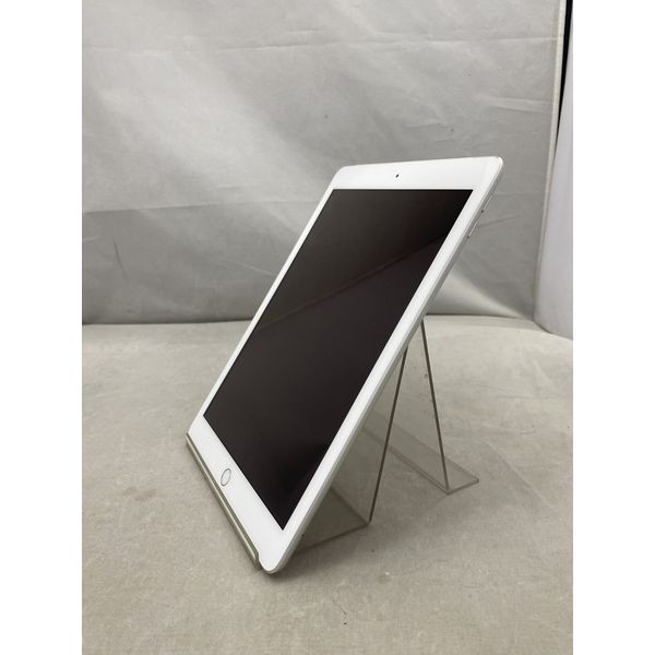 APPLE 〔中古〕iPad 第6世代 32GB シルバー MR6P2J/A SIMフリー（中古1