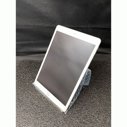 APPLE 〔中古〕iPad 第8世代 128GB シルバー MYLE2J／A Wi-Fi（中古1