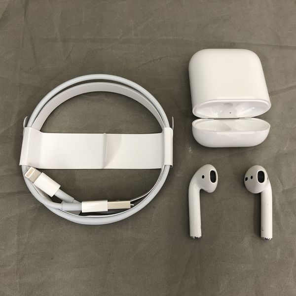 AirPods 第二世代　with Charging Case
