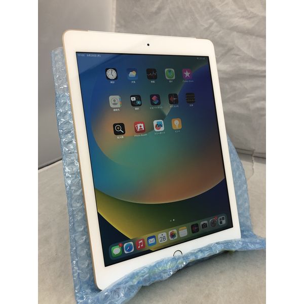 APPLE 〔中古〕iPad 第5世代 Wi Fi+Cellular GB ｺﾞｰﾙﾄﾞ MPGJ/A