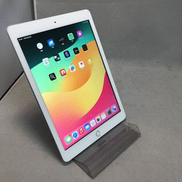 〔中古〕iPad (第6世代) Wi-Fiモデル 128GB シルバー NR7K2J/A(中古保証3ヶ月間)