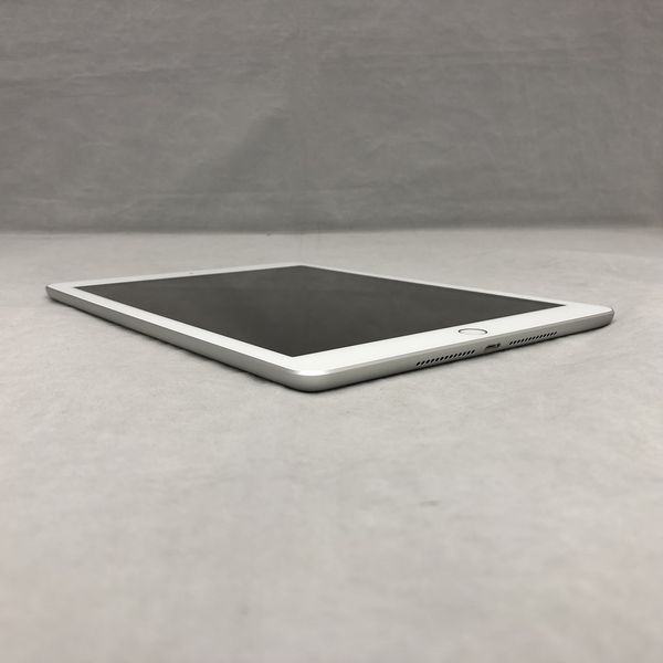 Apple iPad (第5世代) ホワイト Apple iPad Wi-Fi+Cellular 32GB シルバー