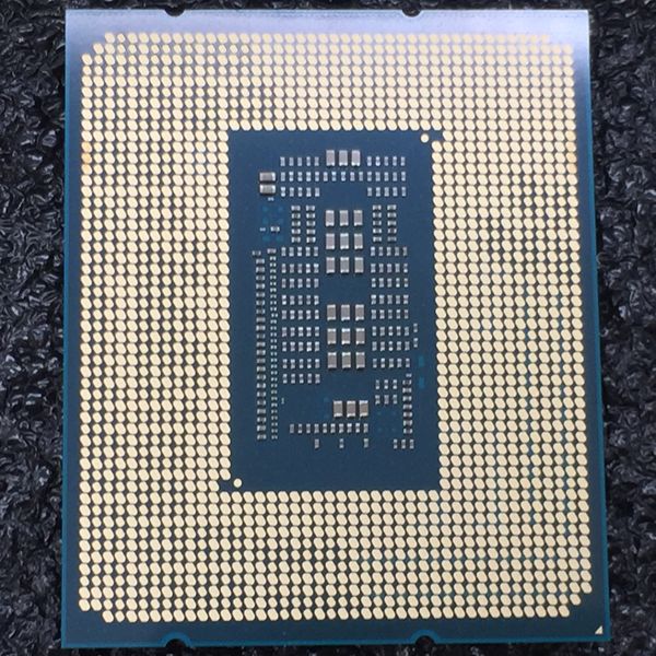 Intel 〔中古〕インテル® Core™ i7-12700 プロセッサー BOX（中古保証1