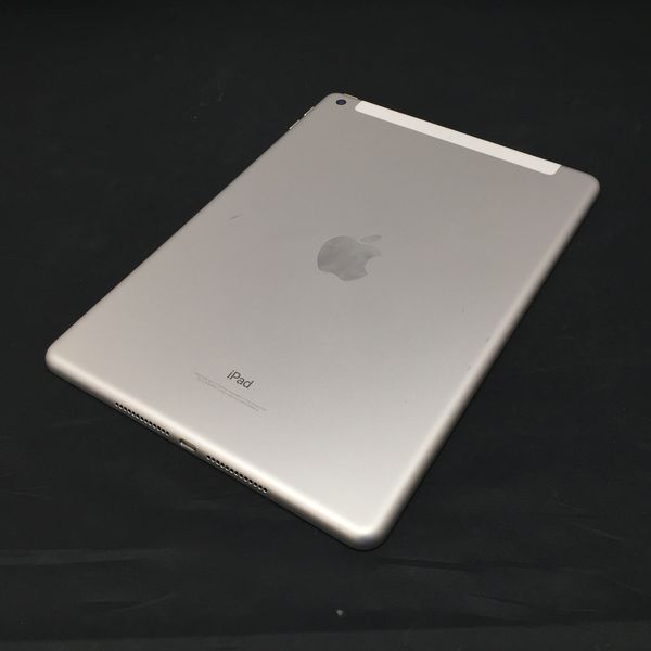 Apple docomo アップル/ドコモ/iPad第5世代/32GB/MP1L2J/A/DMPTM2CLHLJK/ABランク/88【中古】 中古】iPad 第5世代 32GB シルバー NP1L2J／A docomo