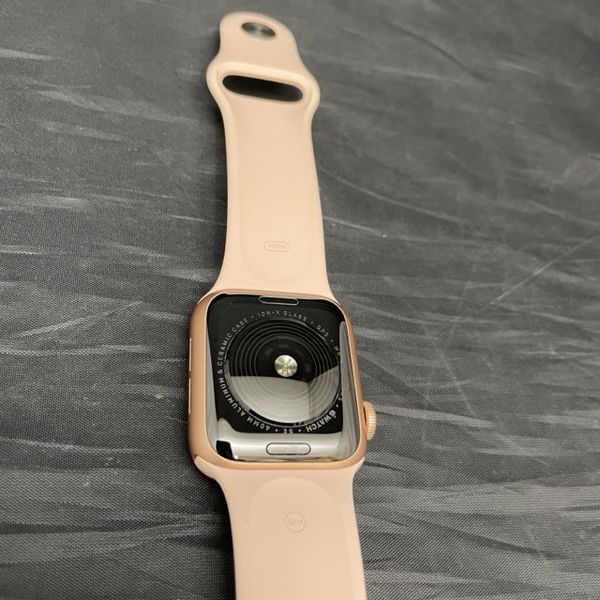 中古 / Apple Watch SE（GPSモデル）- 44mmゴールド（Apple