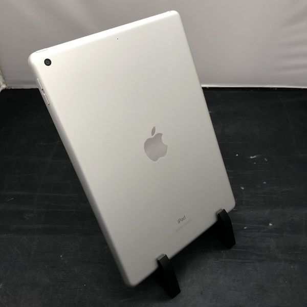APPLE 〔中古〕iPad (第8世代) Wi-Fiﾓﾃﾞﾙ 128GB ｼﾙﾊﾞｰ MYLE2J/A（中古 