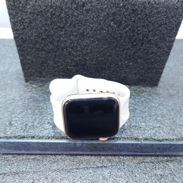 Apple Watch SE(GPSモデル)- 許可なく 40mm Apple Watch SE(GPSモデル)- 許可なく 40mm