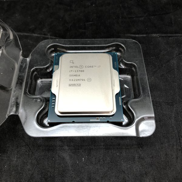 Intel 〔中古〕インテル® Core™ i7-13700 プロセッサー Bulk（中古保証 