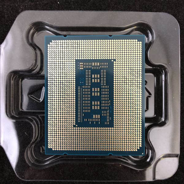 Intel 〔中古〕インテル® Core™ i7-13700K プロセッサー BOX（中古保証