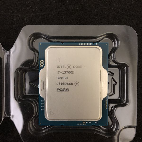 Intel 〔中古〕インテル® Core™ i7-13700K プロセッサー BOX（中古保証