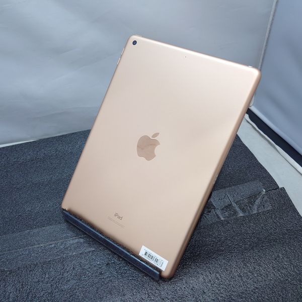 iPad ゴールド8世代 wifiモデルNEEDLES トラックジャケット
