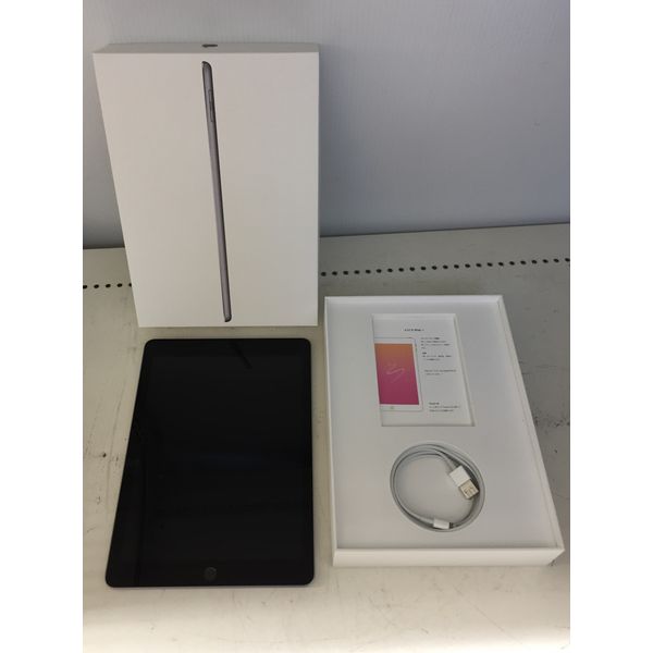 Apple iPad 6th(第6世代） WiFiモデル 32GB シルバー（APPLE