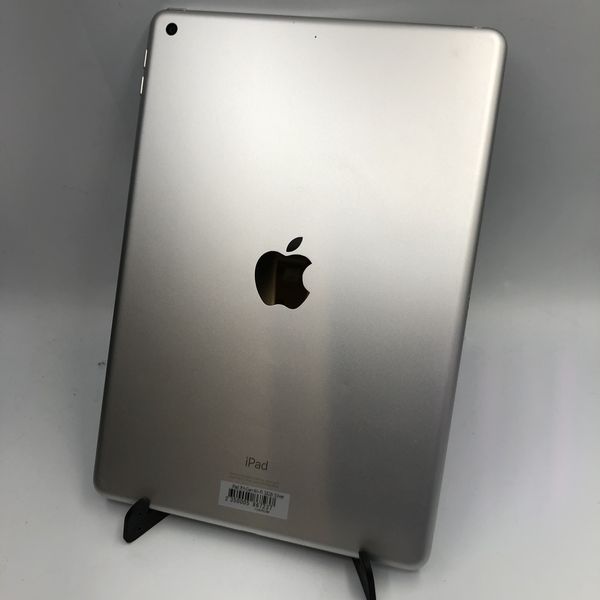 20-60代 人気ファッションブランド APPLE 〔中古〕iPad シルバー 32GB Wi-Fiモデル (第7世代) iPad本体