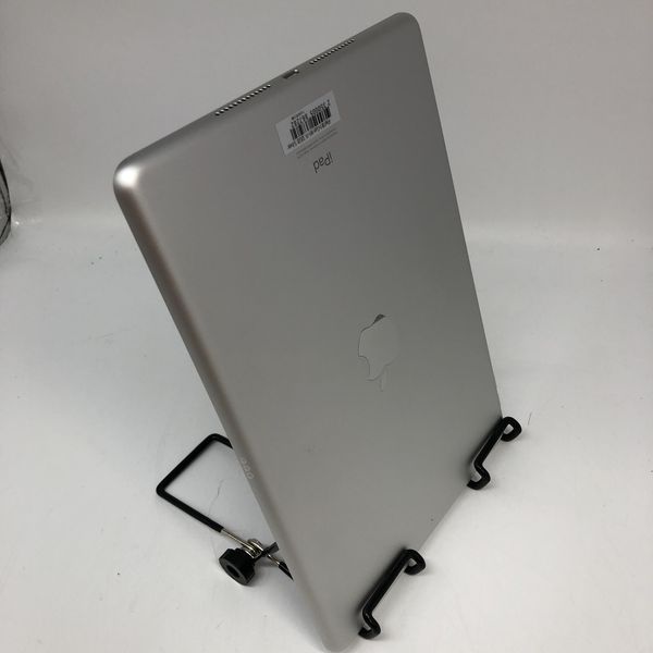 APPLE 〔中古〕iPad 8th Gen Wi-Fi 32GB Silver(MYLA2J/A)（中古保証3