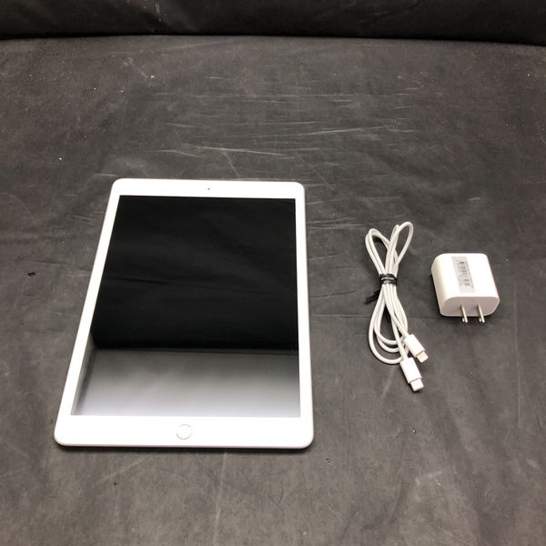 APPLE 〔中古〕iPad 8th Gen Wi-Fi 32GB Silver(MYLA2J/A)（中古保証3 